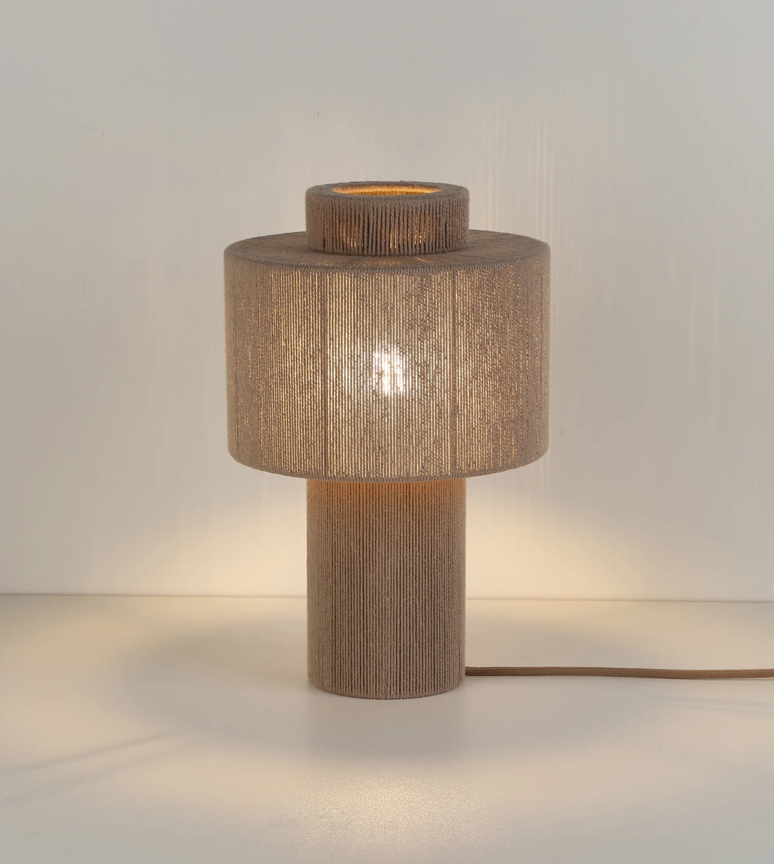 Naturalny design spotyka ciepłą atmosferę świetlną